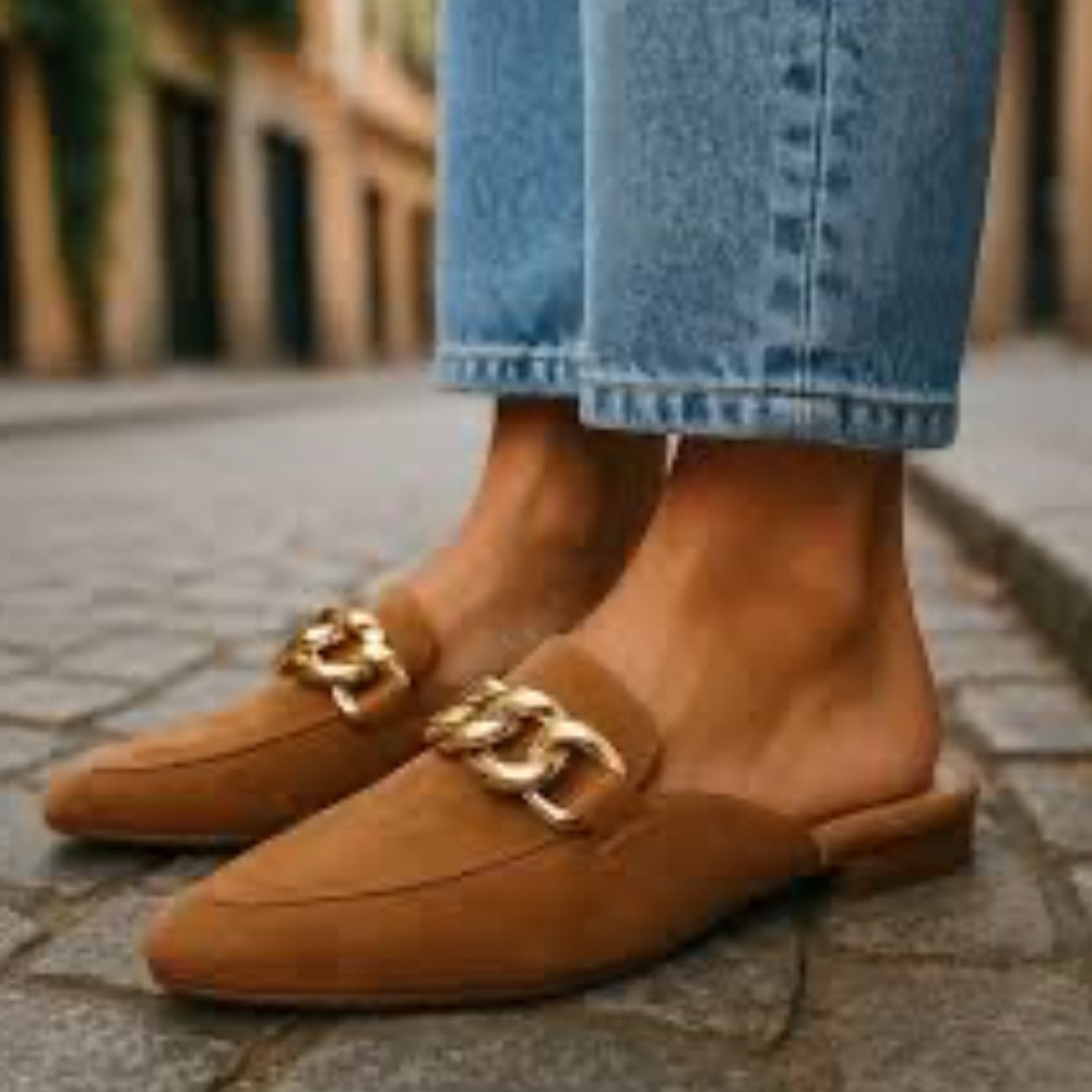 Elegant Tan Loafers with Gold Chain Detail size‎ 7 Preowned